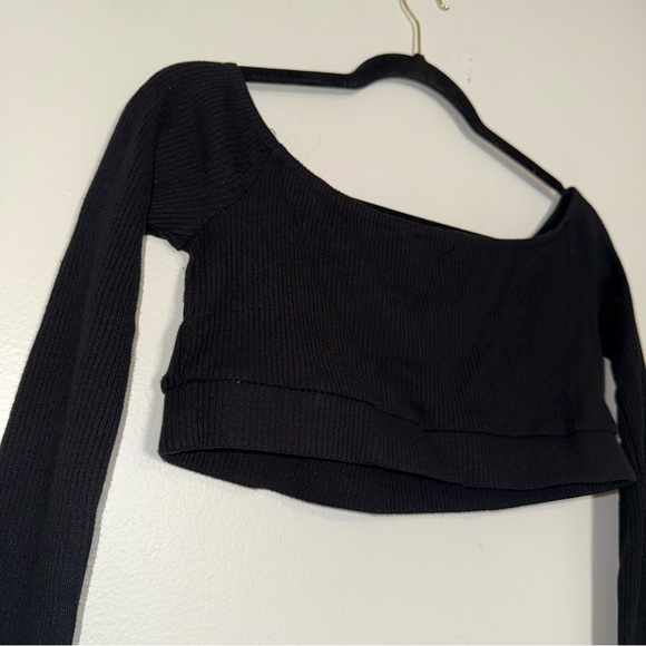 Forever 21 | Black Off-Shoulder Crop Top - Picture 3 of 4